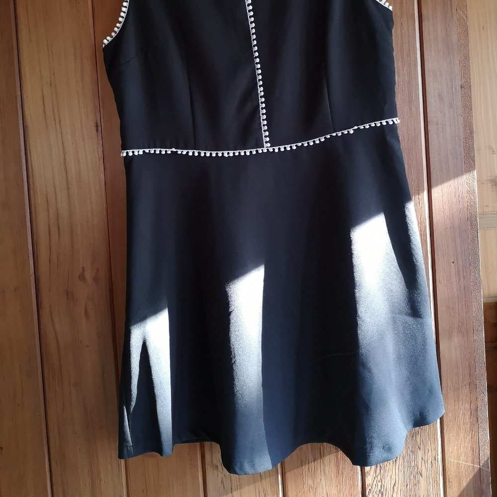Dress - Picture 3 of 3